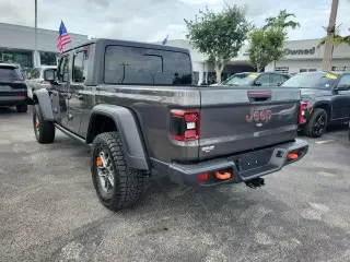 Jeep Gladiator 2025 4x4 Mojave 4 puertas Crew Cab 5.0 pies. SB