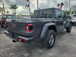 Jeep Gladiator 2025 4x4 Mojave 4 puertas Crew Cab 5.0 pies. SB