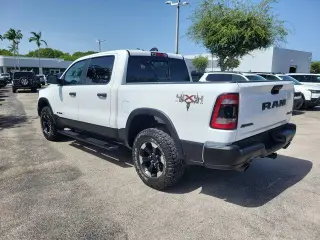 Ram 1500 2022 4x4 Rebel 4 puertas Cabina Crew 5.6 pies. SB Pickup