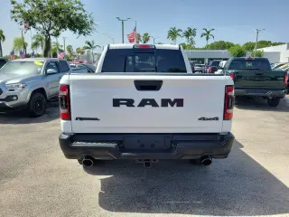 Ram 1500 2022 4x4 Rebel 4 puertas Cabina Crew 5.6 pies. SB Pickup