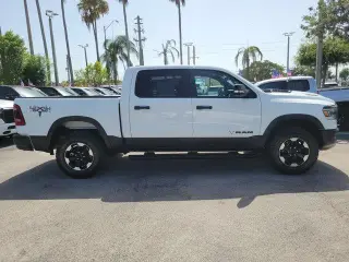 Ram 1500 2022 4x4 Rebel 4 puertas Cabina Crew 5.6 pies. SB Pickup