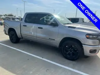 Ram 1500 2025 4x2 Big Horn Cabina doble 4 puertas 5.6 pies. Pickup SB