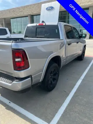 Ram 1500 2025 4x2 Big Horn Cabina doble 4 puertas 5.6 pies. Pickup SB
