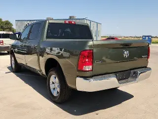 Ram 1500 Classic 2021 4x4 SLT Cabina Doble 4 puertas 5.5 pies. Caja corta Pickup