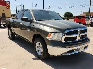 Ram 1500 Classic 2021 4x4 SLT Cabina Doble 4 puertas 5.5 pies. Caja corta Pickup