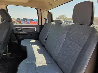 Ram 1500 Classic 2021 4x4 SLT Cabina Doble 4 puertas 5.5 pies. Caja corta Pickup