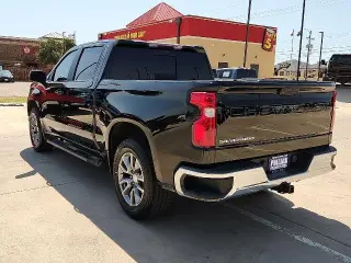 Chevrolet Silverado 1500 2021 4x2 LT 4 puertas Cabina Crew 5.8 pies. Caja corta