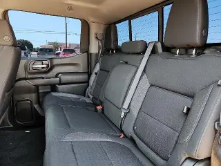 Chevrolet Silverado 1500 2021 4x2 LT 4 puertas Cabina Crew 5.8 pies. Caja corta