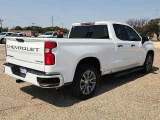Chevrolet Silverado 1500 2021 4x2 Custom 4 puertas Cabina Doble 6.6 pies SB