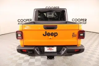 Jeep Gladiator 2025 4x4 Sport 4 puertas Crew Cab 5.0 pies. SB