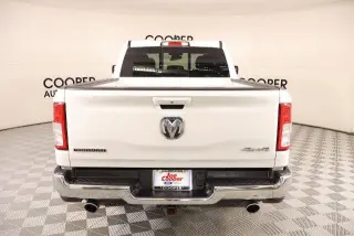 Ram 1500 2022 4x4 Lone Star 4 puertas Quad Cab 1.93 m (6.4 pies) Pickup