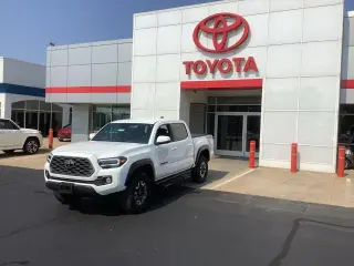 Toyota Tacoma 2023 4x4 TRD Pro 4 puertas Doble Cabina 5.0 pies SB 6M