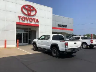 Toyota Tacoma 2023 4x4 TRD Pro 4 puertas Doble Cabina 5.0 pies SB 6M