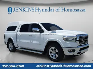Ram 1500 2022 4x2 Laramie 4 puertas Cabina Crew 5.6 pies. SB Pickup