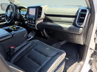 Ram 1500 2022 4x2 Laramie 4 puertas Cabina Crew 5.6 pies. SB Pickup