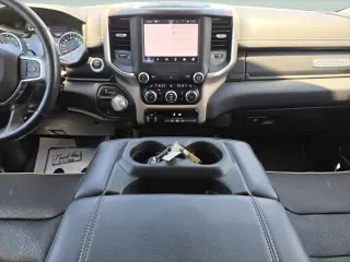 Ram 1500 2022 4x2 Laramie 4 puertas Cabina Crew 5.6 pies. SB Pickup
