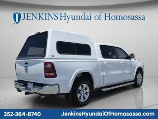 Ram 1500 2022 4x2 Laramie 4 puertas Cabina Crew 5.6 pies. SB Pickup