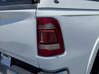 Ram 1500 2022 4x2 Laramie 4 puertas Cabina Crew 5.6 pies. SB Pickup