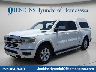 Ram 1500 2022 4x2 Laramie 4 puertas Cabina Crew 5.6 pies. SB Pickup