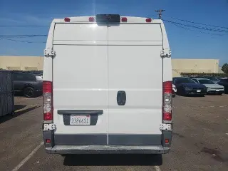 Furgón de carga Ram ProMaster 2014 2500 con distancia entre ejes de 136 pulgadas, 3 puertas y techo alto