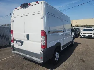 Furgón de carga Ram ProMaster 2014 2500 con distancia entre ejes de 136 pulgadas, 3 puertas y techo alto