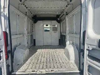 Furgón de carga Ram ProMaster 2014 2500 con distancia entre ejes de 136 pulgadas, 3 puertas y techo alto