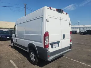Furgón de carga Ram ProMaster 2014 2500 con distancia entre ejes de 136 pulgadas, 3 puertas y techo alto