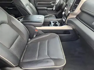 Ram 1500 2022 4x4 Laramie 4 puertas Cabina Crew 5.6 pies. Caja corta Pickup