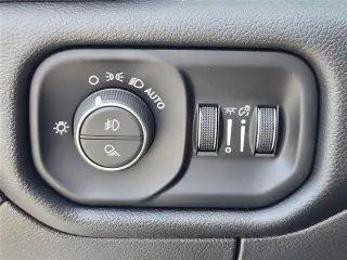Ram 1500 2022 4x4 Laramie 4 puertas Cabina Crew 5.6 pies. Caja corta Pickup