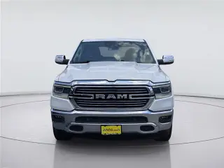 Ram 1500 2022 4x4 Laramie 4 puertas Cabina Crew 5.6 pies. Caja corta Pickup