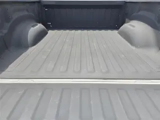 Ram 1500 2022 4x4 Laramie 4 puertas Cabina Crew 5.6 pies. Caja corta Pickup