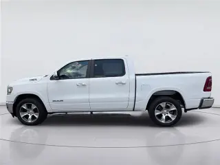 Ram 1500 2022 4x4 Laramie 4 puertas Cabina Crew 5.6 pies. Caja corta Pickup