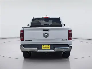 Ram 1500 2022 4x4 Laramie 4 puertas Cabina Crew 5.6 pies. Caja corta Pickup