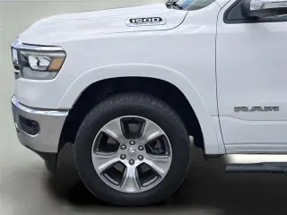 Ram 1500 2022 4x4 Laramie 4 puertas Cabina Crew 5.6 pies. Caja corta Pickup