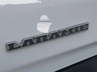 Ram 1500 2022 4x4 Laramie 4 puertas Cabina Crew 5.6 pies. Caja corta Pickup