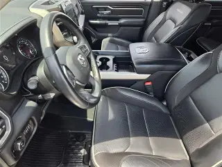 Ram 1500 2022 4x4 Laramie 4 puertas Cabina Crew 5.6 pies. Caja corta Pickup