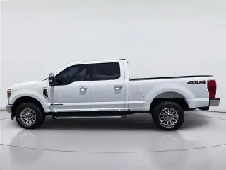 Ford F-250 Super Duty 2022 4x4 XLT Cabina Crew 4 puertas 6.8 pies. Caja corta Pickup