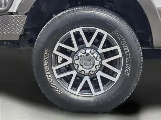 Ford F-350 Super Duty 2019 4x4 Lariat 4 puertas Cabina Crew 6.8 pies. SRW Pickup