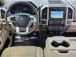 Ford F-150 2017 4x2 Lariat 4 puertas SuperCrew 5.5 pies. SB