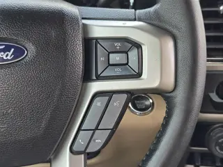 Ford F-150 2017 4x2 Lariat 4 puertas SuperCrew 5.5 pies. SB