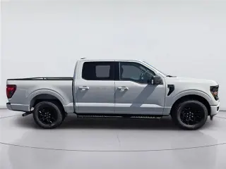Ford F-150 2024 4x2 XLT 4 puertas SuperCrew 5.5 pies. SB