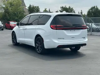 Chrysler Pacifica 2021 AWD Limited 4 puertas Minivan