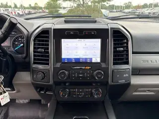 Ford F-250 Super Duty 2022 4x4 XLT 4 dr Crew Cab de 8 pies con caja larga