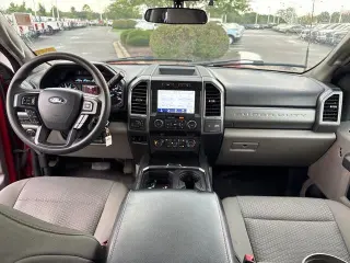 Ford F-250 Super Duty 2022 4x4 XLT 4 dr Crew Cab de 8 pies con caja larga