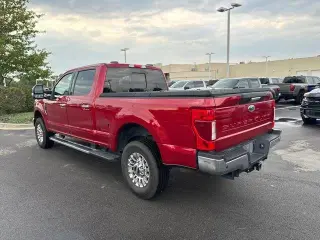 Ford F-250 Super Duty 2022 4x4 XLT 4 dr Crew Cab de 8 pies con caja larga