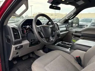 Ford F-250 Super Duty 2022 4x4 XLT 4 dr Crew Cab de 8 pies con caja larga