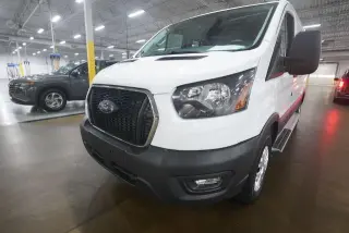 Ford Transit 2025 250 3 puertas LWB Techo Bajo Furgón de Carga