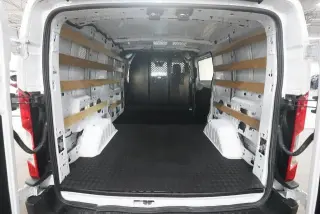 Ford Transit 2024 AWD 250 3 puertas SWB Techo Bajo Furgón de Carga