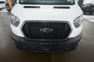 Ford Transit 2024 AWD 250 3 puertas SWB Techo Bajo Furgón de Carga