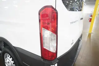 Ford Transit 2024 AWD 250 3 puertas SWB Techo Bajo Furgón de Carga